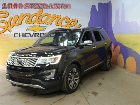 Used 2017 Ford Explorer Platinum AWD/4WD image 2
