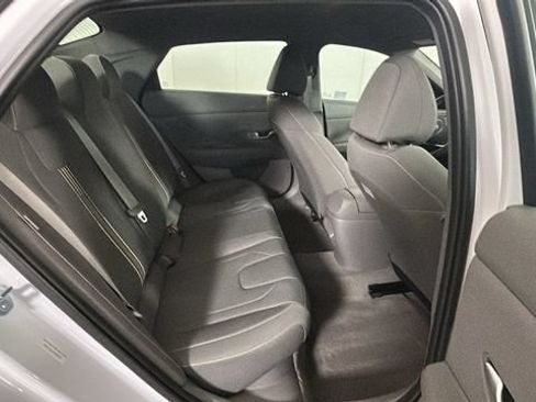 Certified 2025 Hyundai Elantra SEL FWD image 29
