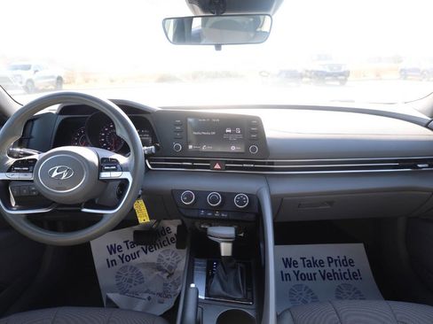 Used 2023 Hyundai Elantra SE FWD image 14