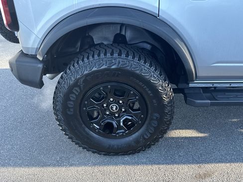 Used 2022 Ford Bronco Wildtrak image 12