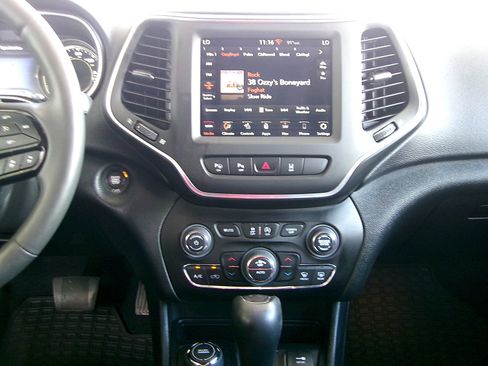 Used 2023 Jeep Cherokee Altitude Lux AWD/4WD image 14