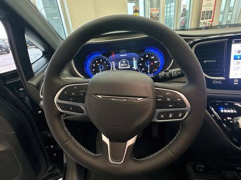 New 2027 Chrysler Pacifica Select AWD/4WD image 22