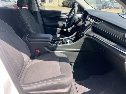 Used 2023 Jeep Grand Cherokee L Laredo RWD image 24