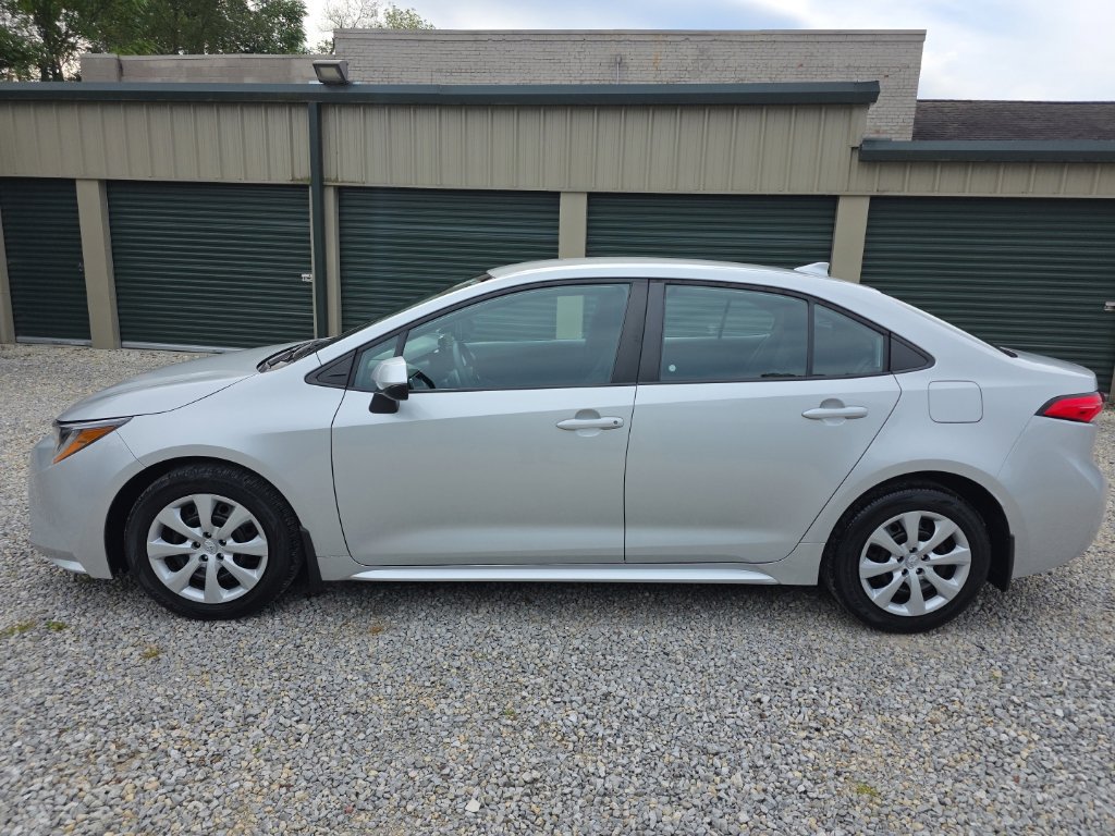 Certified 2024 Toyota Corolla LE FWD image 3
