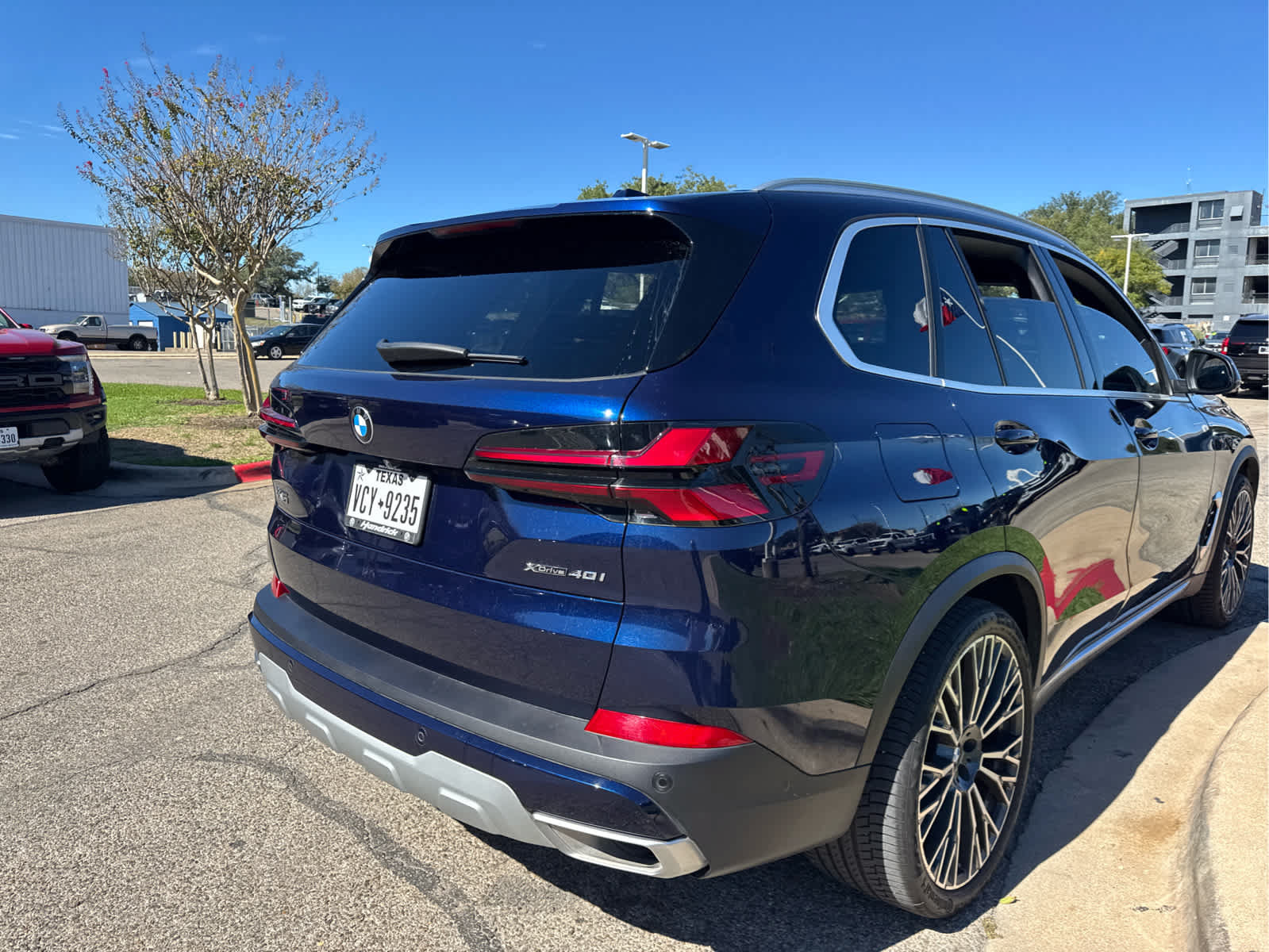 Used 2024 BMW X5 xDrive40i w/ Premium Package AWD/4WD image 3