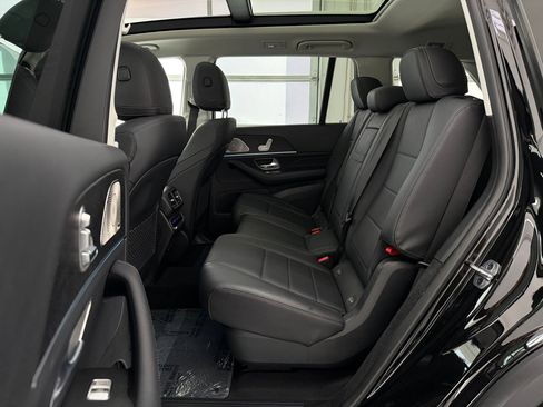 Used 2023 Mercedes-Benz GLS 450 4MATIC image 12
