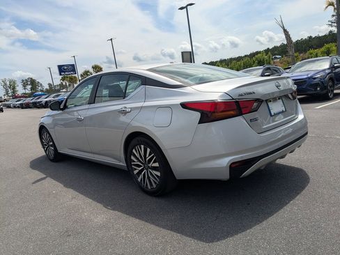 Used 2024 Nissan Altima 2.5 SV FWD image 6