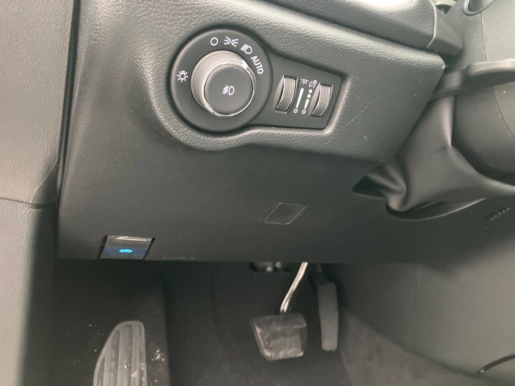 New 2026 Chrysler Pacifica Select w/ S Appearance Package FWD image 13