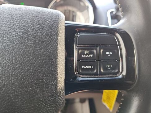 Used 2018 Dodge Grand Caravan SXT FWD image 23