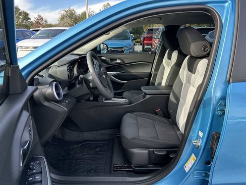 New 2026 Chevrolet Trax LS w/ LS Convenience Package FWD image 2