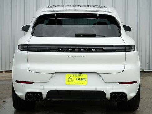 Used 2024 Porsche Cayenne S w/ Premium Package Plus image 57