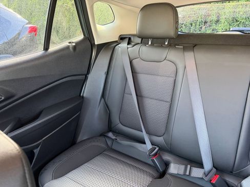 Used 2025 Chevrolet Trax LT image 37