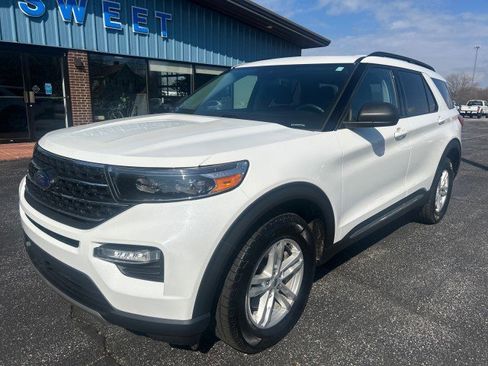 Used 2023 Ford Explorer XLT w/ Equipment Group 202A AWD/4WD image 2