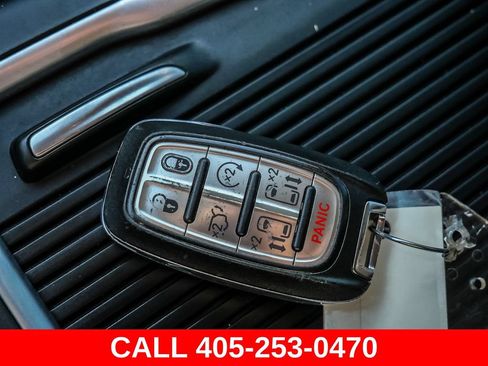 Used 2021 Chrysler Pacifica Touring-L FWD image 65