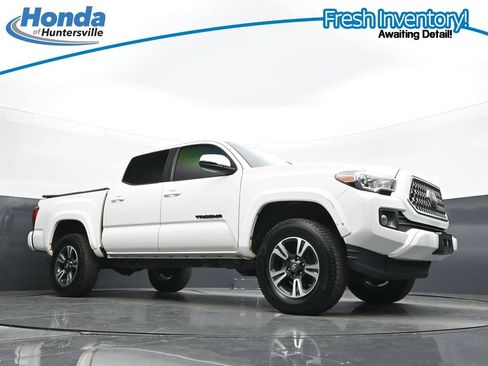 Used 2019 Toyota Tacoma TRD Sport AWD/4WD image 27