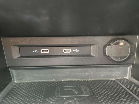 Used 2021 Volkswagen Tiguan S image 24