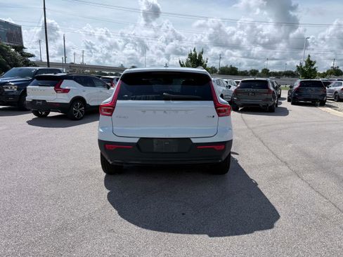 Certified 2026 Volvo XC40 B5 Plus AWD/4WD image 4