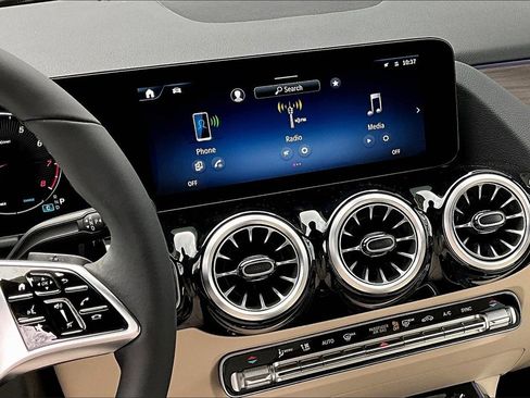 New 2026 Mercedes-Benz GLA 250 4MATIC image 7