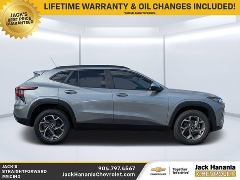 New 2026 Chevrolet Trax LT w/ Sunroof Package FWD image 2