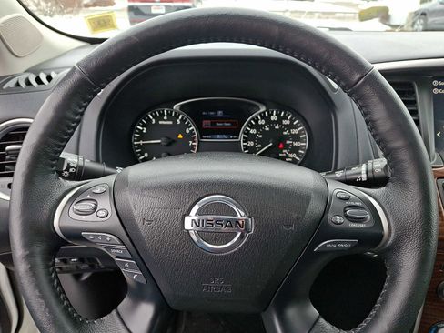 Used 2020 Nissan Pathfinder Platinum image 23