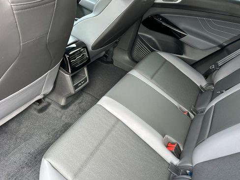 New 2025 Volkswagen ID.4 Pro S image 11