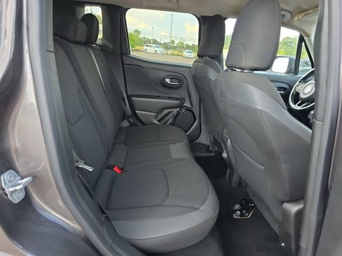 Used 2018 Jeep Renegade Altitude FWD image 14