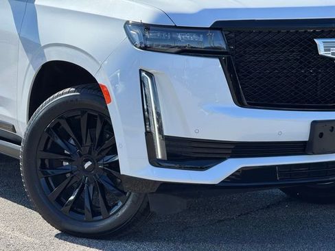 Used 2022 Cadillac Escalade Sport Platinum w/ Heavy-Duty Trailer Package image 11