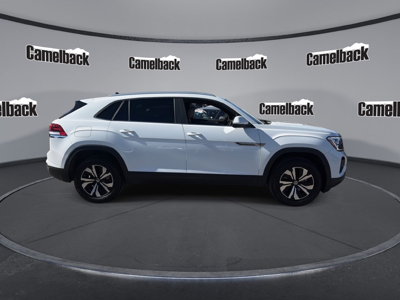 Used 2024 Volkswagen Atlas Cross Sport SE FWD image 8