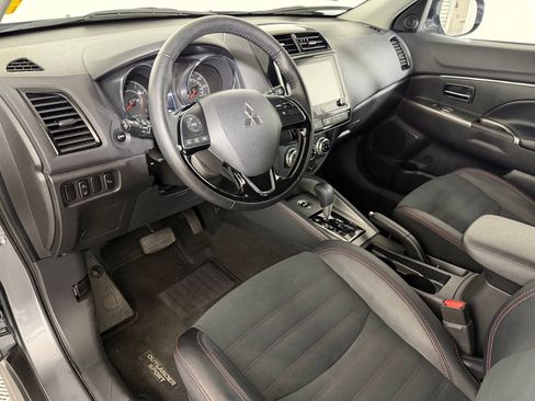 Used 2025 Mitsubishi Outlander Sport SE AWD/4WD image 3