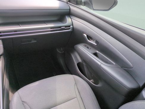 Used 2025 Hyundai Tucson SE FWD image 13
