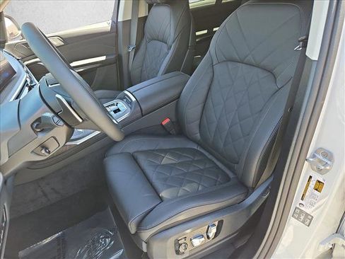 New 2027 BMW X7 xDrive40i w/ Premium Package AWD/4WD image 4