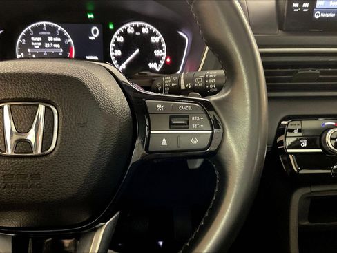 Used 2025 Honda Pilot Touring image 12