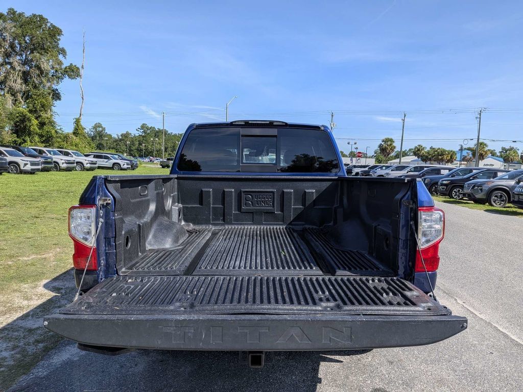 Used 2021 Nissan Titan SV w/ SV Convenience Package AWD/4WD image 11