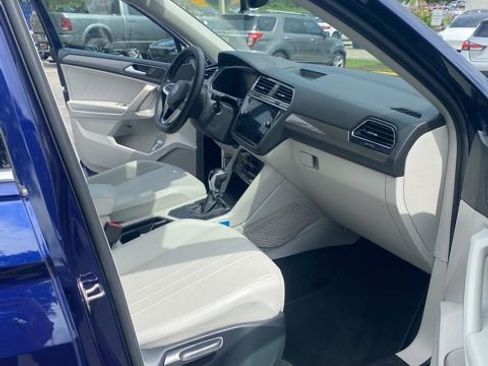 Used 2023 Volkswagen Tiguan SE FWD image 16