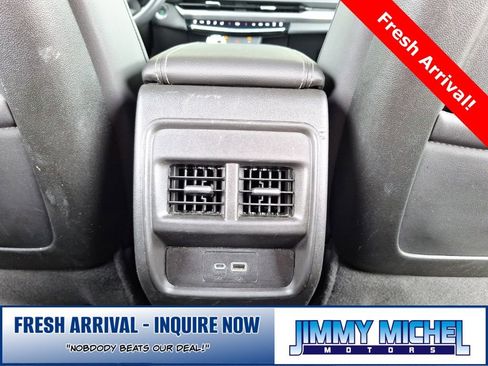 Used 2024 Cadillac XT4 Premium Luxury image 18