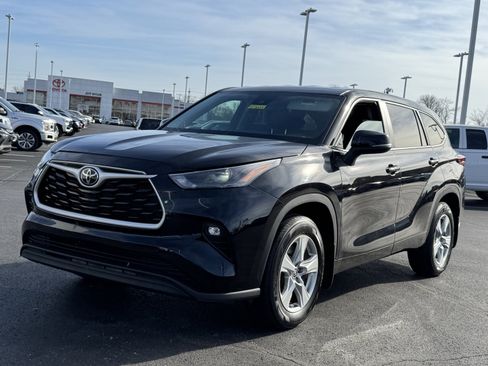 Used 2024 Toyota Highlander LE image 13