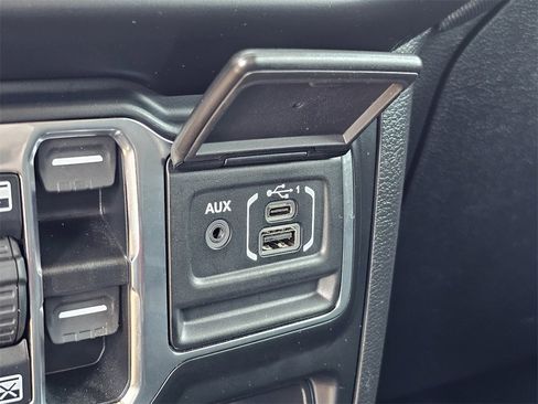 Used 2022 Jeep Gladiator Willys image 19