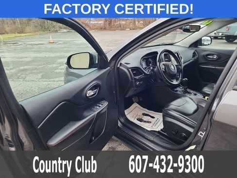Used 2021 Jeep Cherokee Trailhawk AWD/4WD image 10