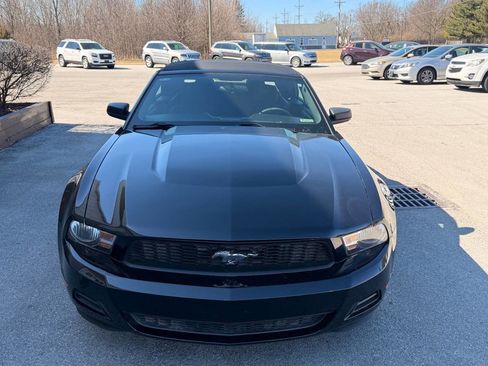 Used 2011 Ford Mustang Convertible image 3