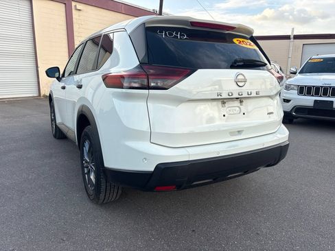 Used 2024 Nissan Rogue S AWD/4WD image 5