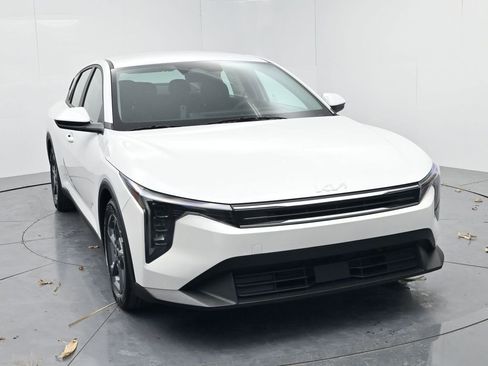 New 2026 Kia K4 LXS image 2