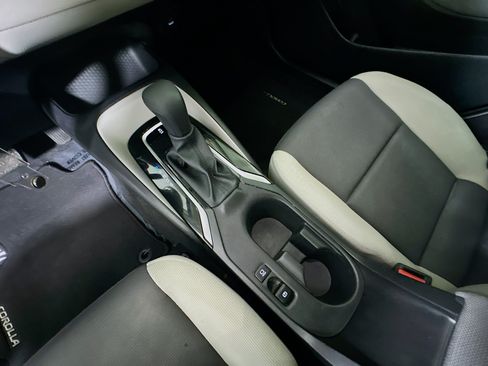 Used 2025 Toyota Corolla LE FWD image 21