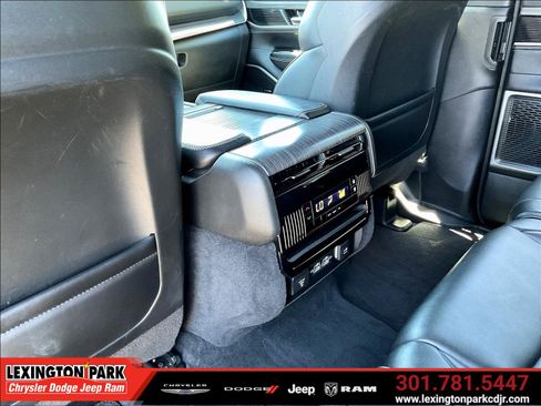 Used 2024 Jeep Wagoneer L Series II w/ Flexible Seating Group AWD/4WD image 10