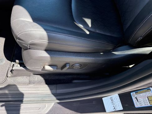 Used 2025 Kia Carnival FWD image 25