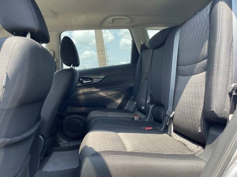 Used 2018 Nissan Rogue SV FWD image 12