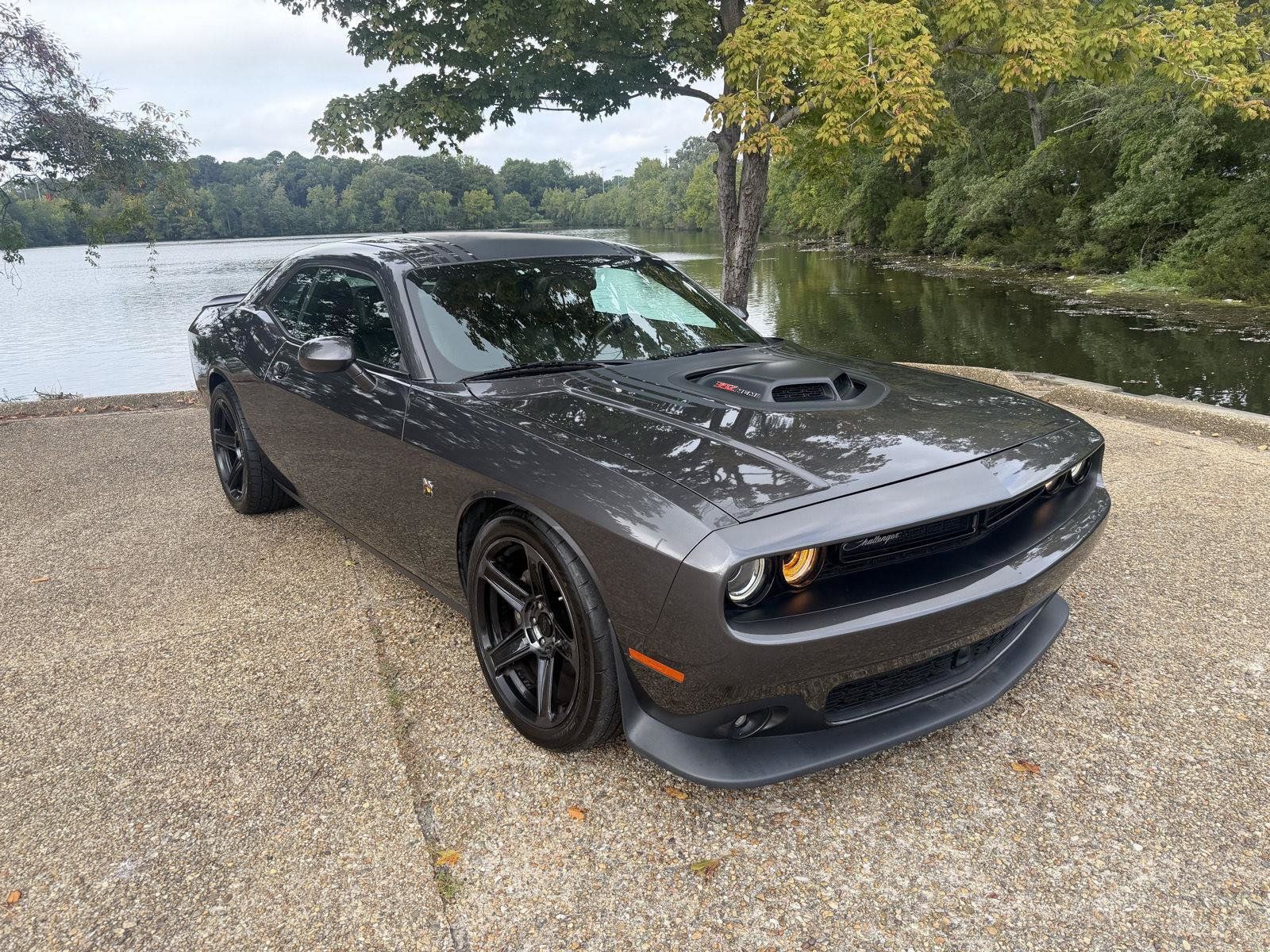 Used 2016 Dodge Challenger R/T Scat Pack RWD image 1