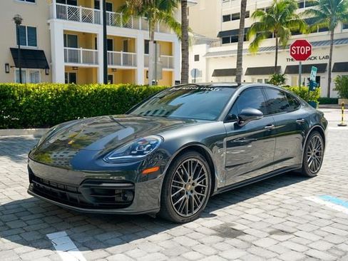Used 2023 Porsche Panamera 4 Platinum Edition AWD/4WD image 2