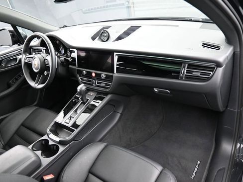 Certified 2026 Porsche Macan AWD/4WD image 30