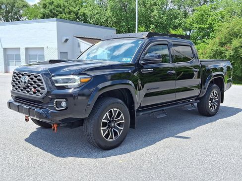 Used 2023 Toyota Tacoma TRD Sport w/ Black Out Package (TMS) AWD/4WD image 3
