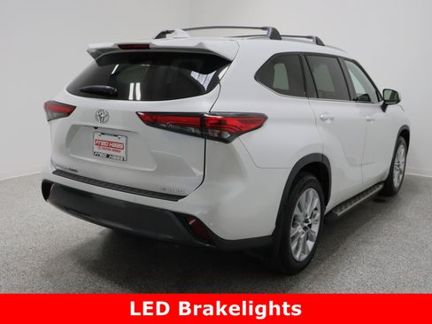 Used 2023 Toyota Highlander Limited image 7